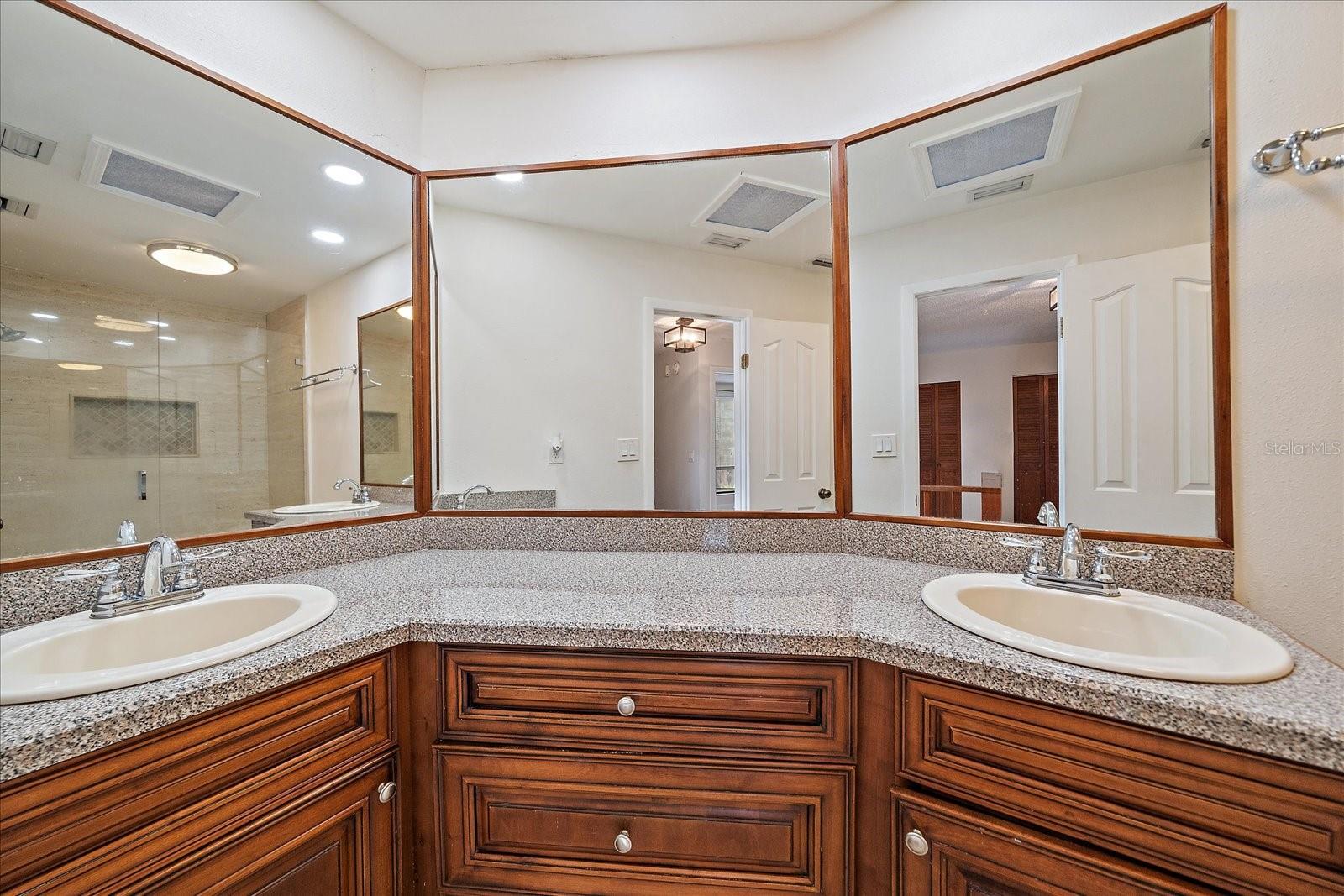 COUNTRY LAKES - Residential