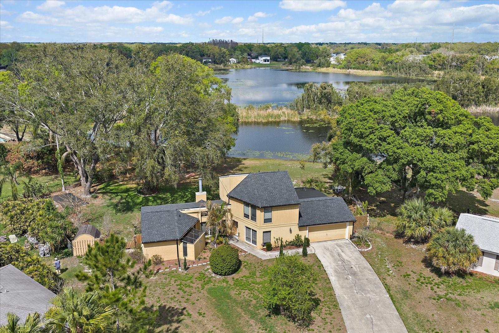 COUNTRY LAKES - Residential