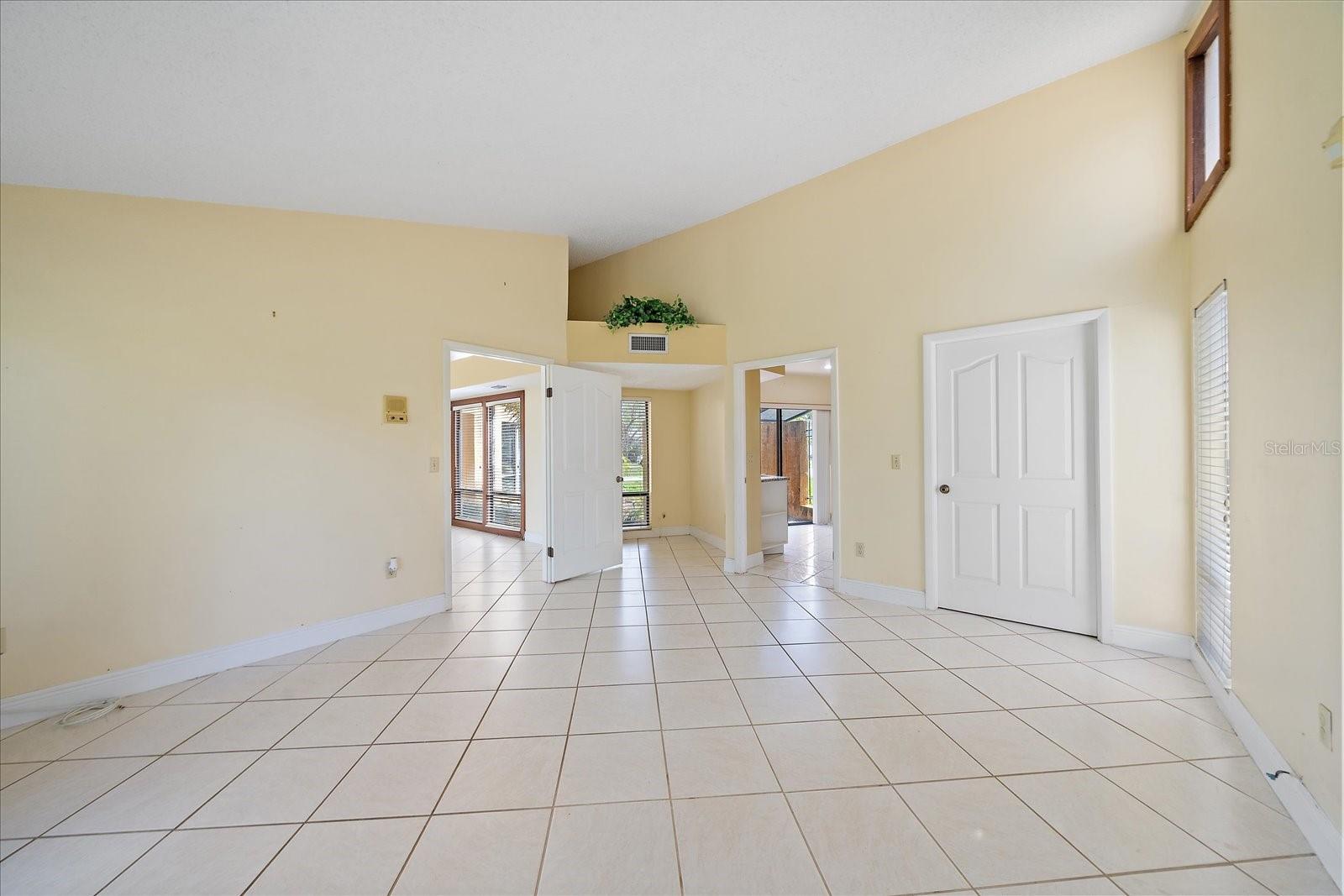 COUNTRY LAKES - Residential