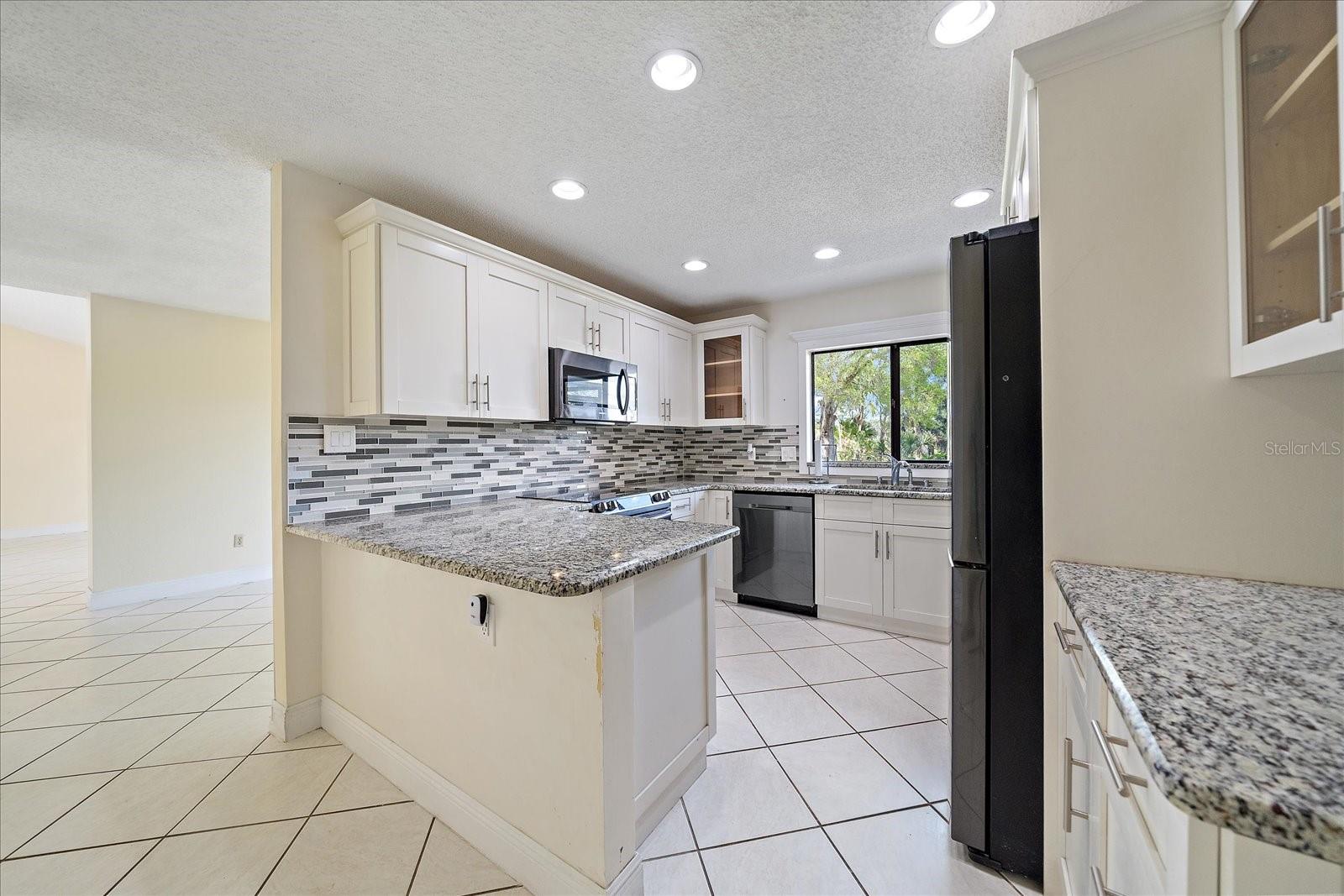 COUNTRY LAKES - Residential