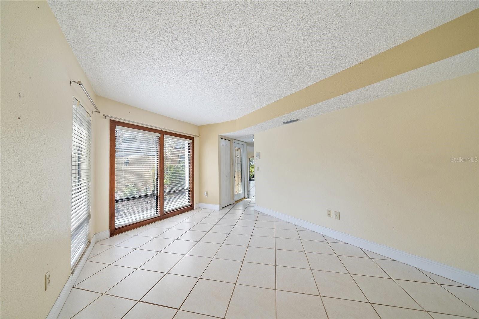 COUNTRY LAKES - Residential