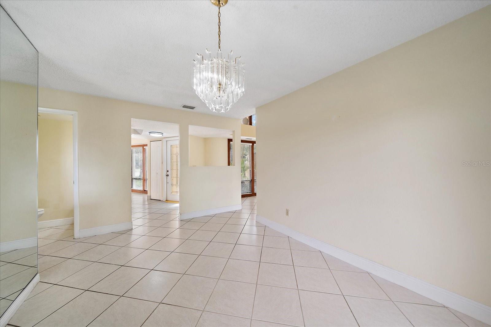 COUNTRY LAKES - Residential