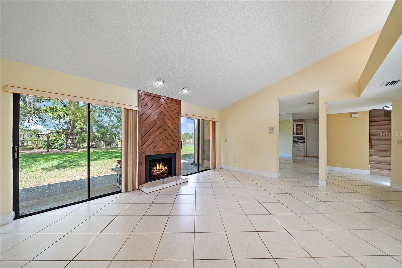 COUNTRY LAKES - Residential