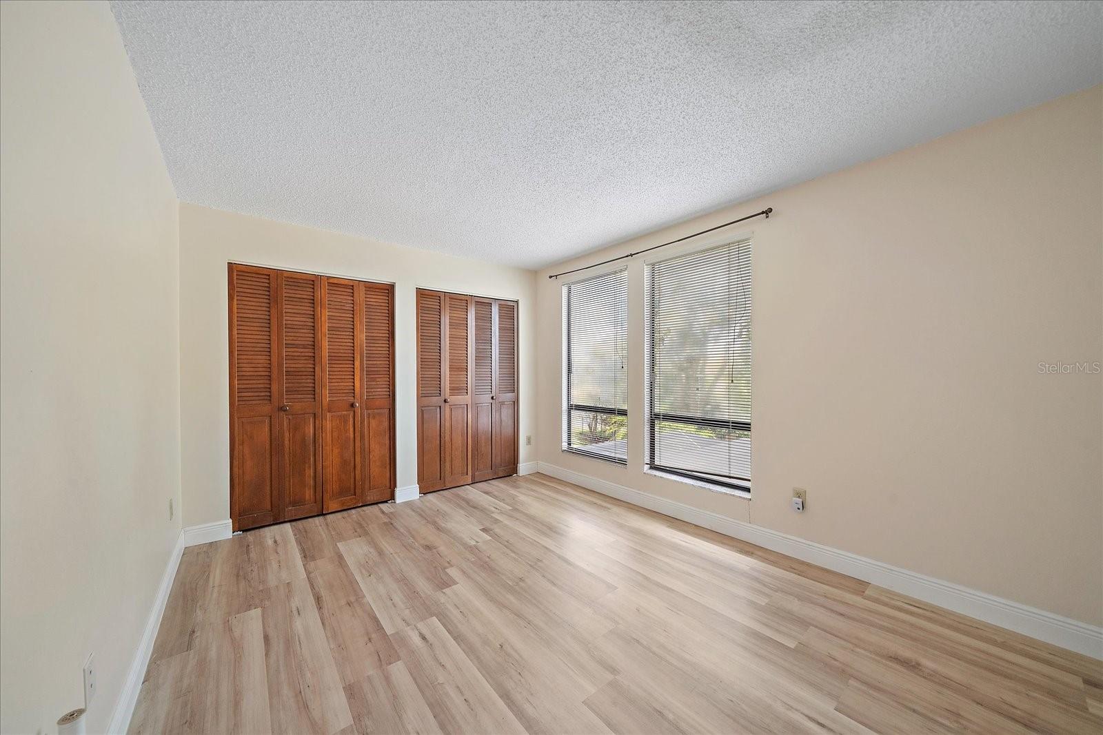 COUNTRY LAKES - Residential