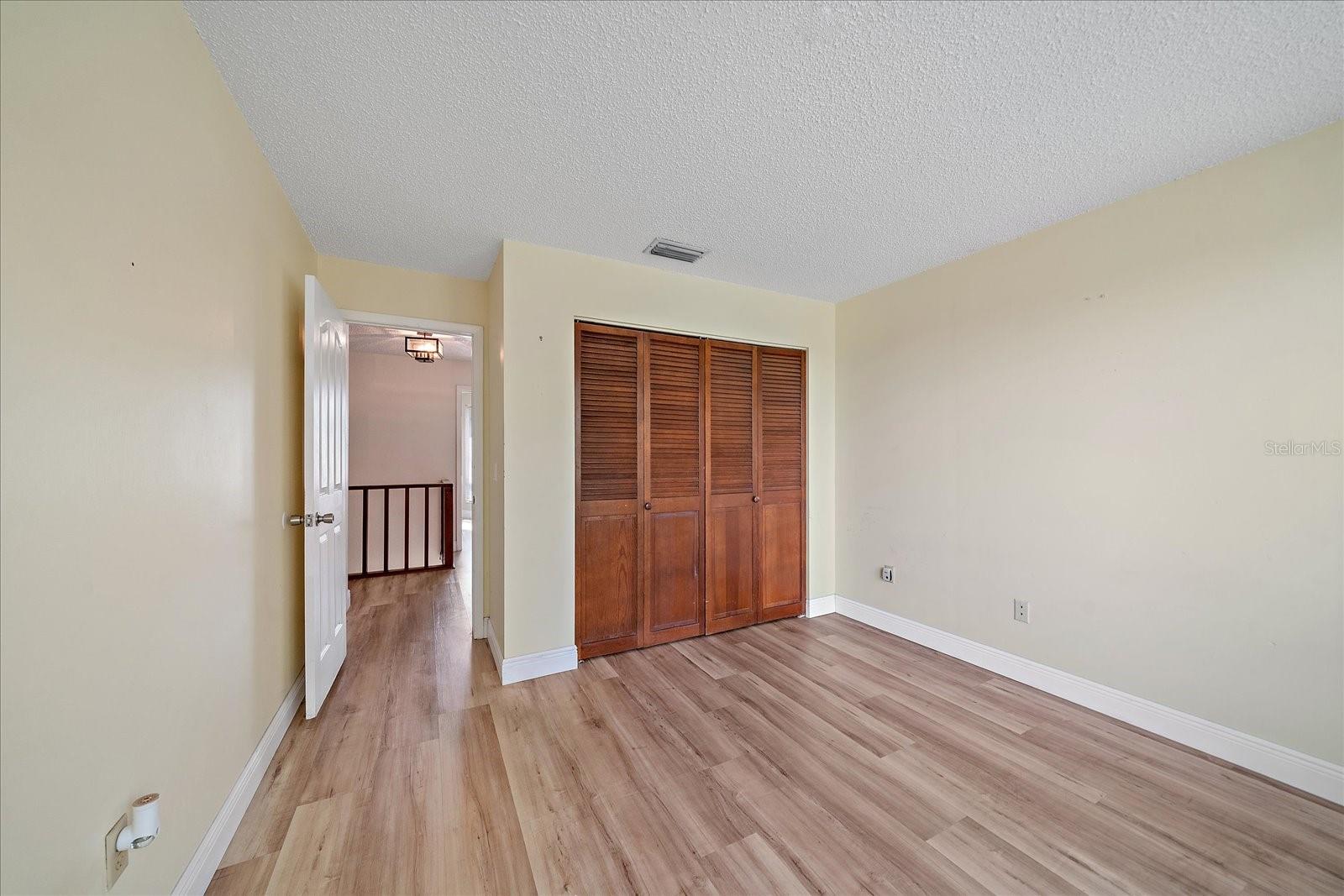 COUNTRY LAKES - Residential