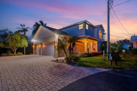 Tiny photo for 939 SE 3rd Avenue, Crystal River, FL 34429 (MLS # TB8503796)