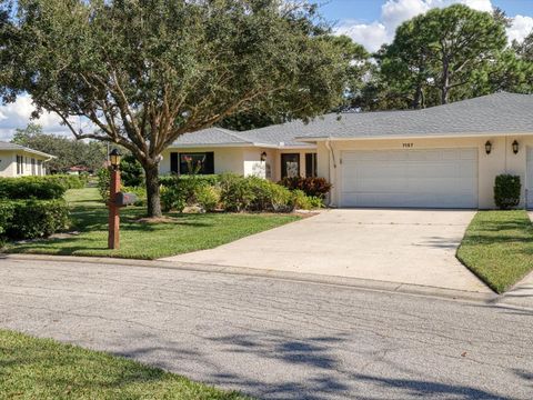 Photo of 7157 Fairway Bend Circle, Sarasota, FL 34243 (MLS # A4666302)