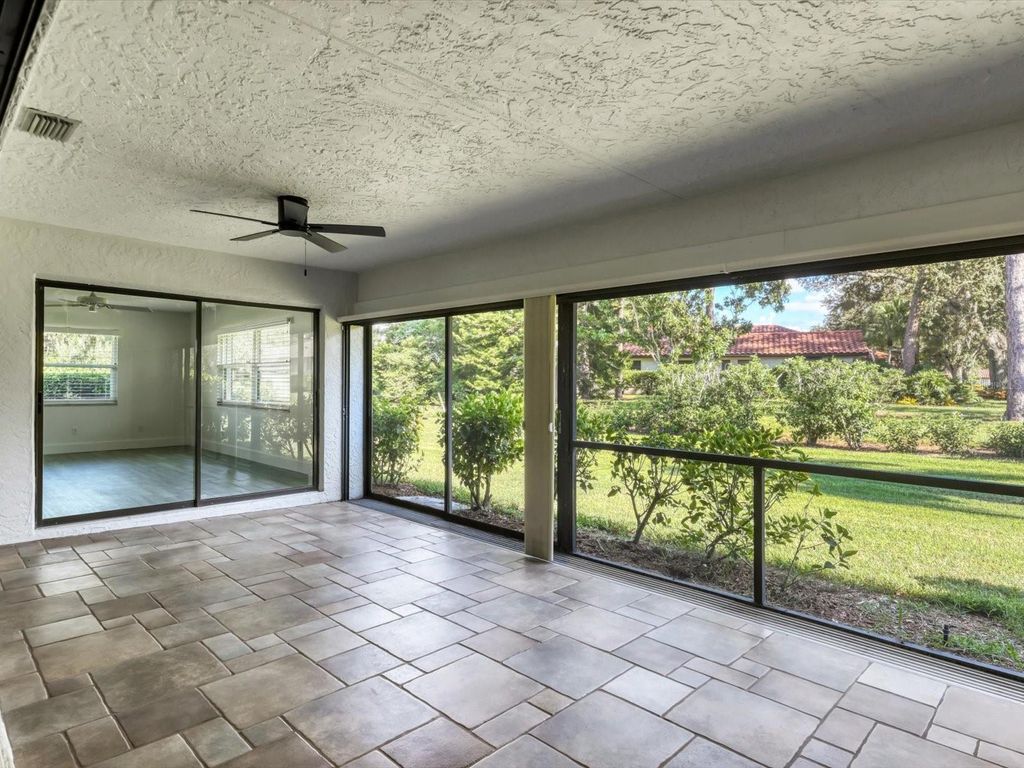 Photo of 7157 Fairway Bend Circle, Sarasota, FL 34243 (MLS # A4666302)