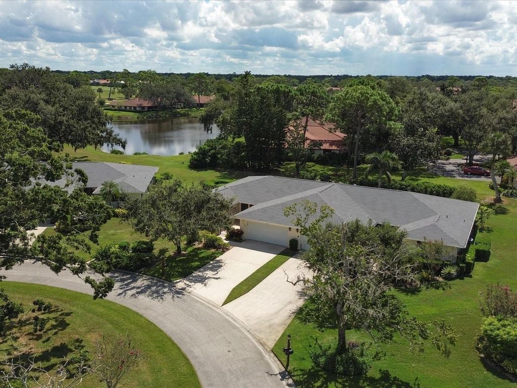 Photo of 7157 Fairway Bend Circle, Sarasota, FL 34243 (MLS # A4666302)