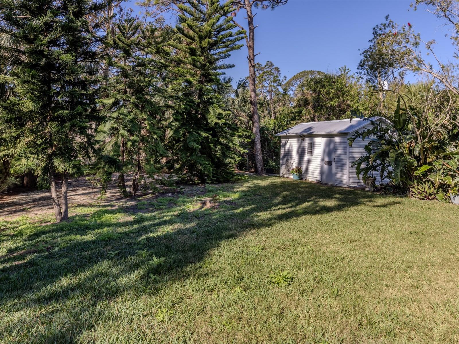 1093 LAUREL WOODS DRIVE