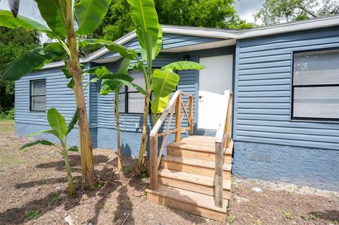 Photo of 5027 SW 69th Street, Gainesville, FL 32608 (MLS # GC533195)