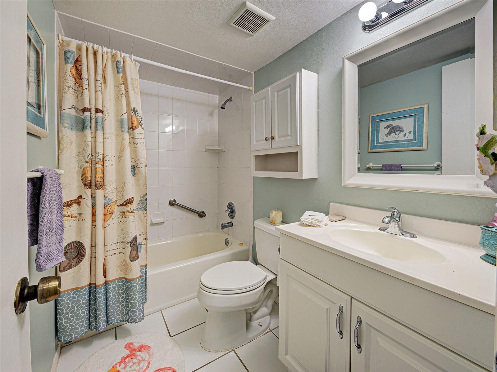 MACARTHUR BEACH - Residential