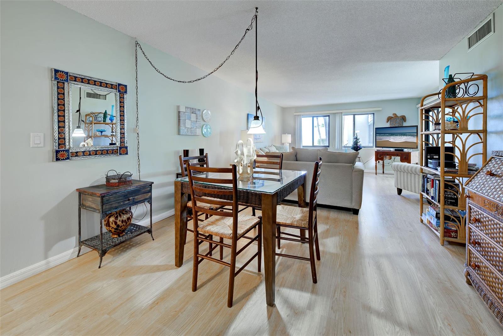 MACARTHUR BEACH - Residential