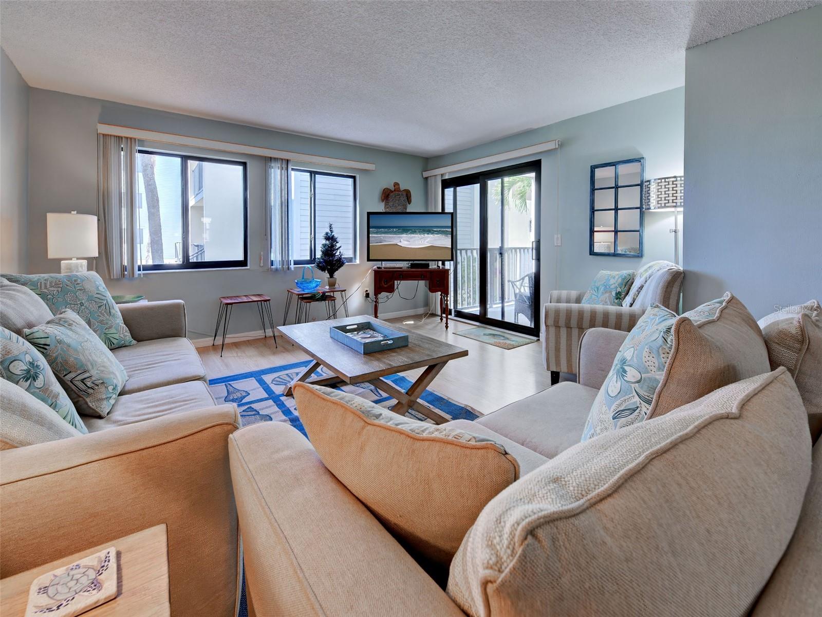 MACARTHUR BEACH - Residential