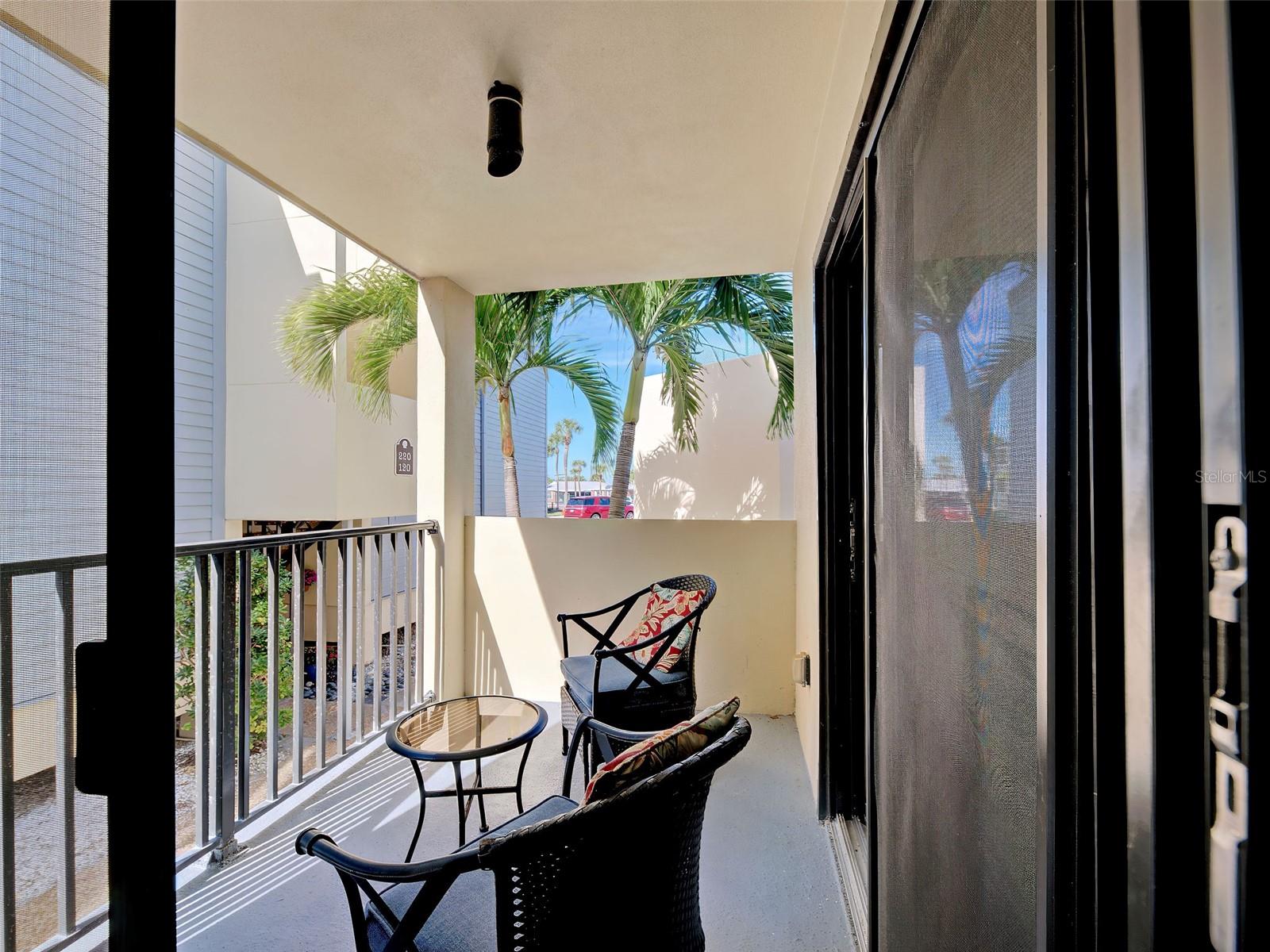 MACARTHUR BEACH - Residential
