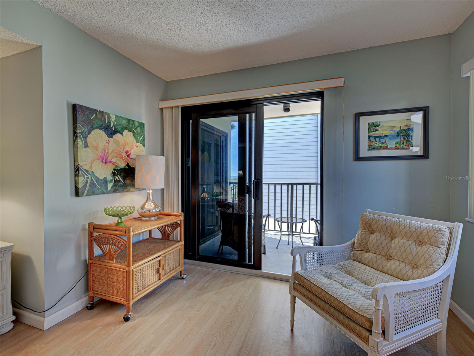 MACARTHUR BEACH - Residential