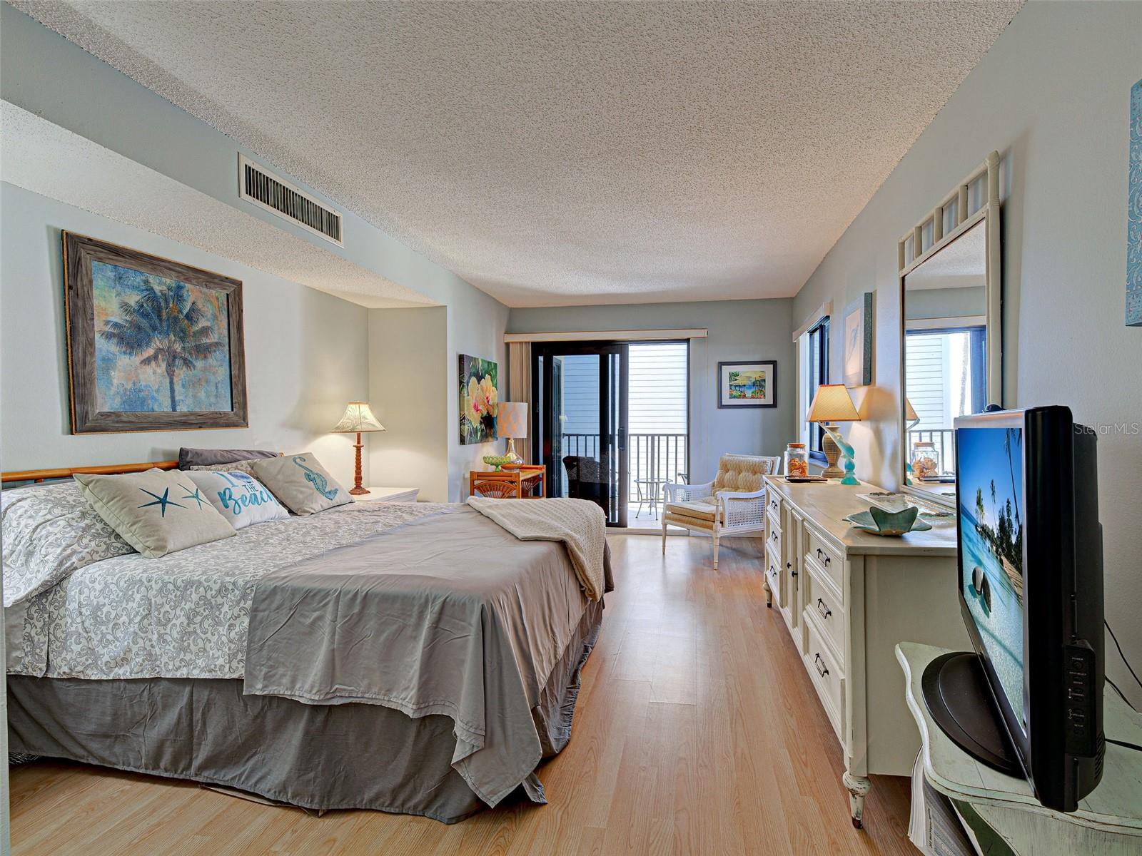 MACARTHUR BEACH - Residential