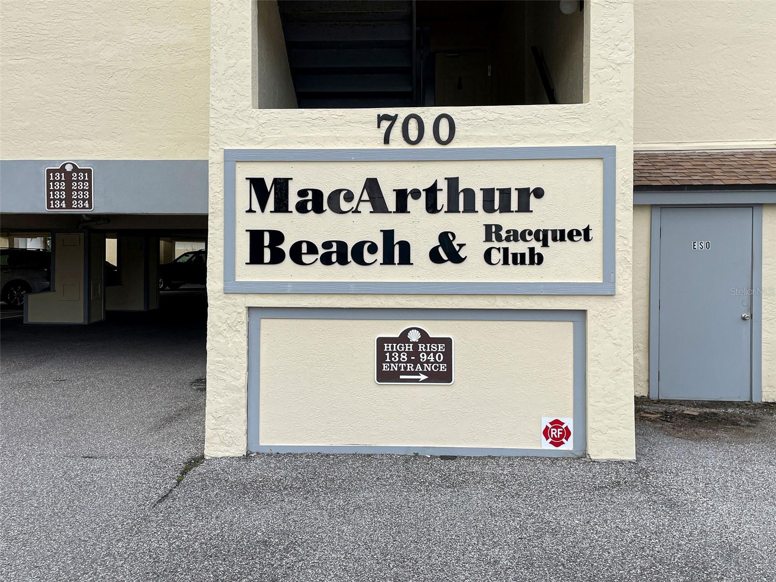 MACARTHUR BEACH - Residential