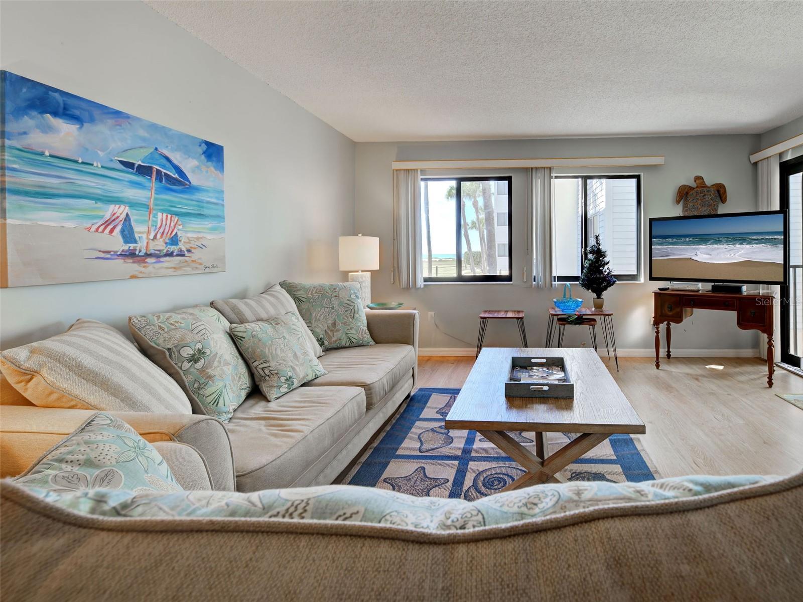 MACARTHUR BEACH - Residential