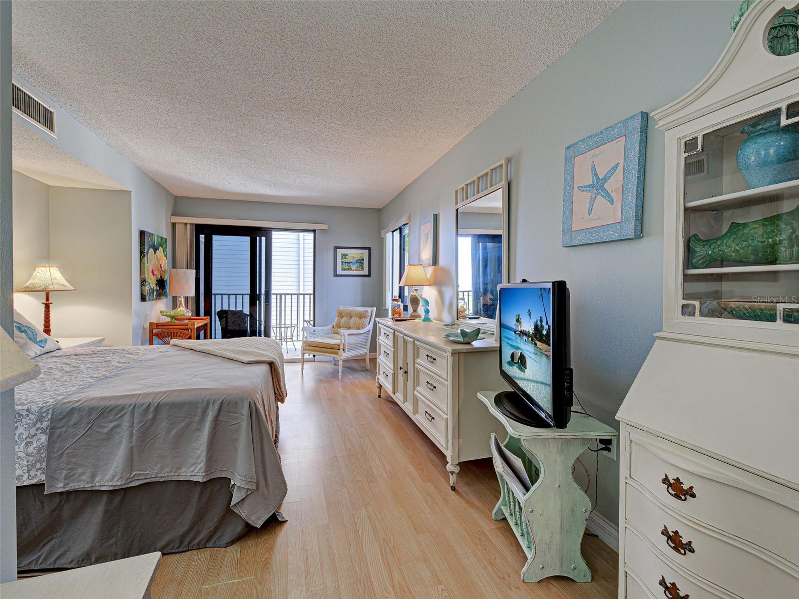 MACARTHUR BEACH - Residential