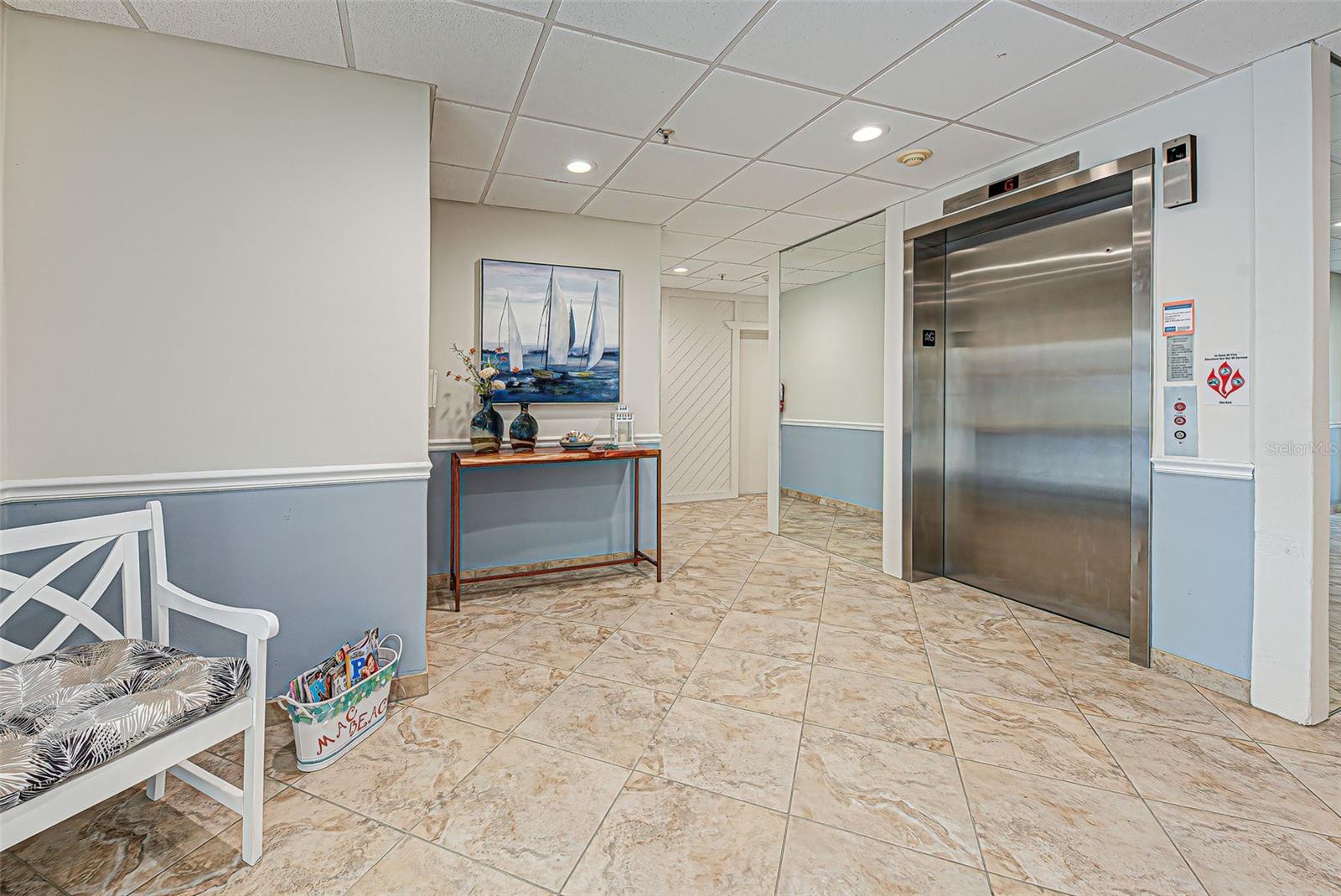 MACARTHUR BEACH - Residential