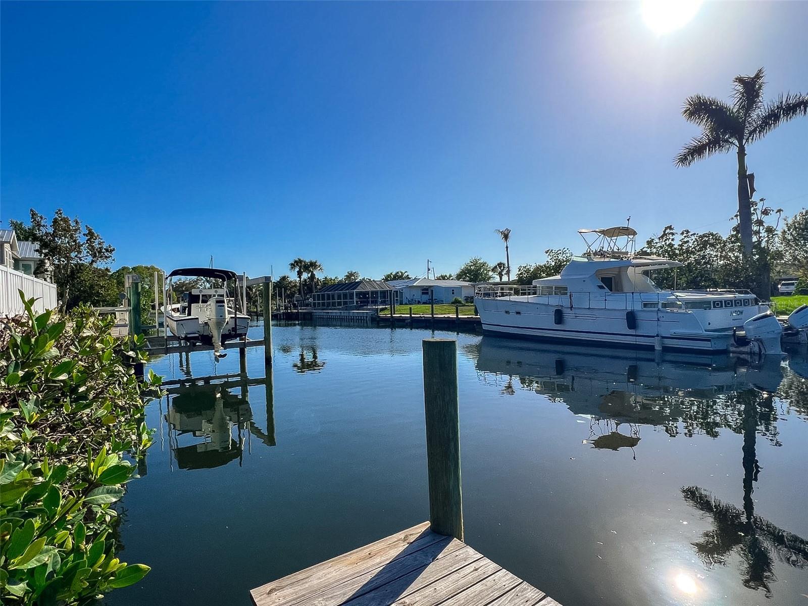 RIVERSIDE SHORES - Land