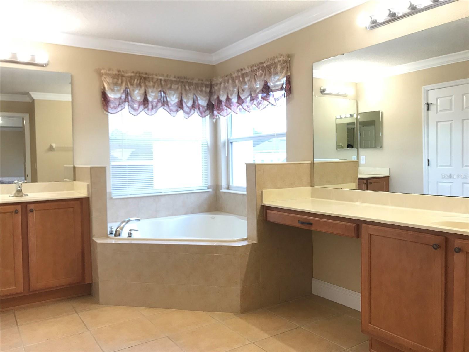 WOODLAND LAKES PRESERVE UNIT 2 - Residential Lease