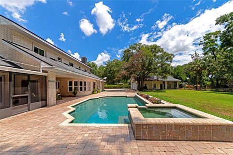 A home in VALRICO