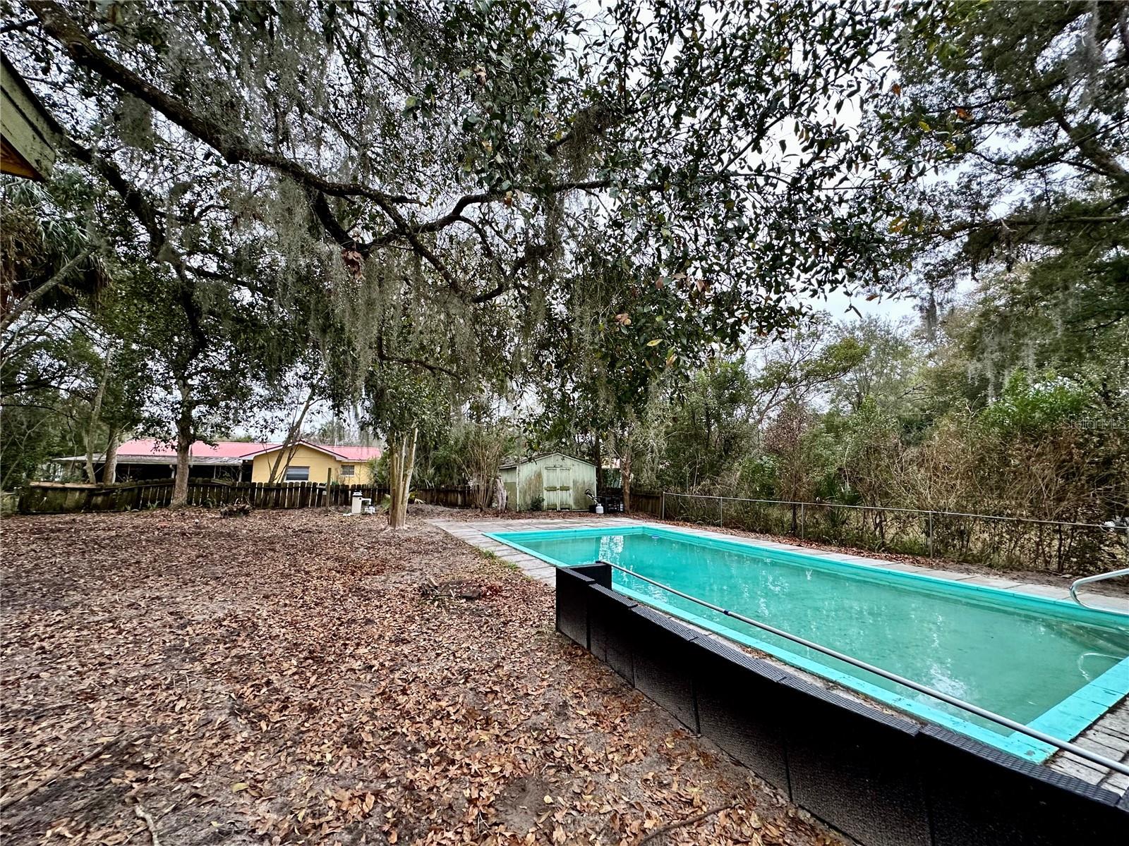 HOGLES S 01/2 BLK 67 DELAND - Residential