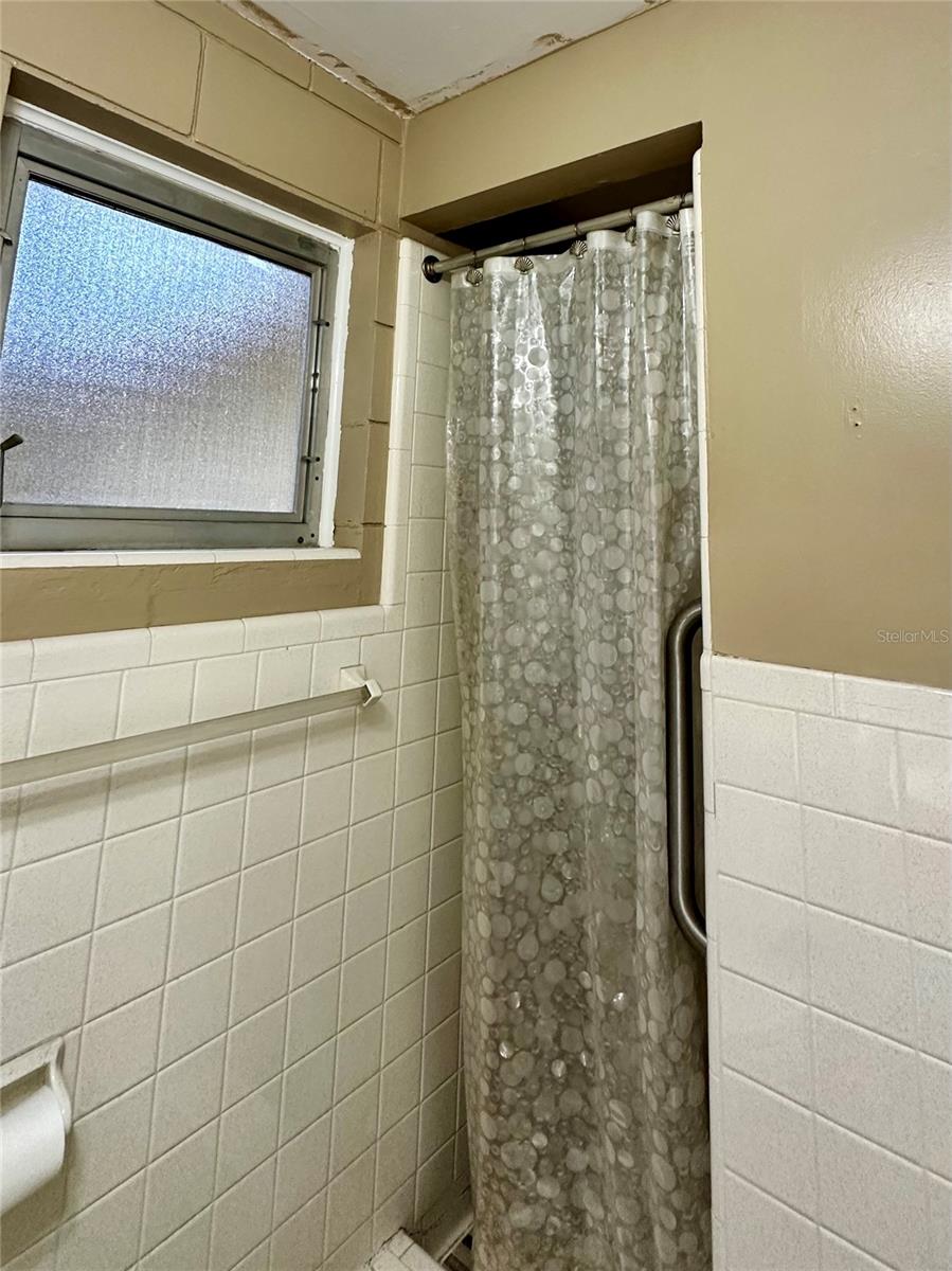 HOGLES S 01/2 BLK 67 DELAND - Residential