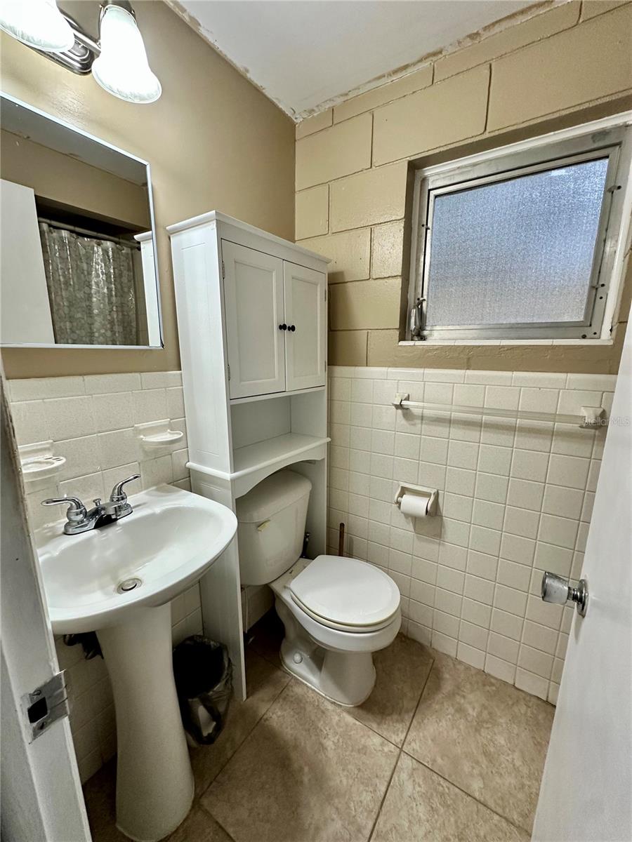 HOGLES S 01/2 BLK 67 DELAND - Residential