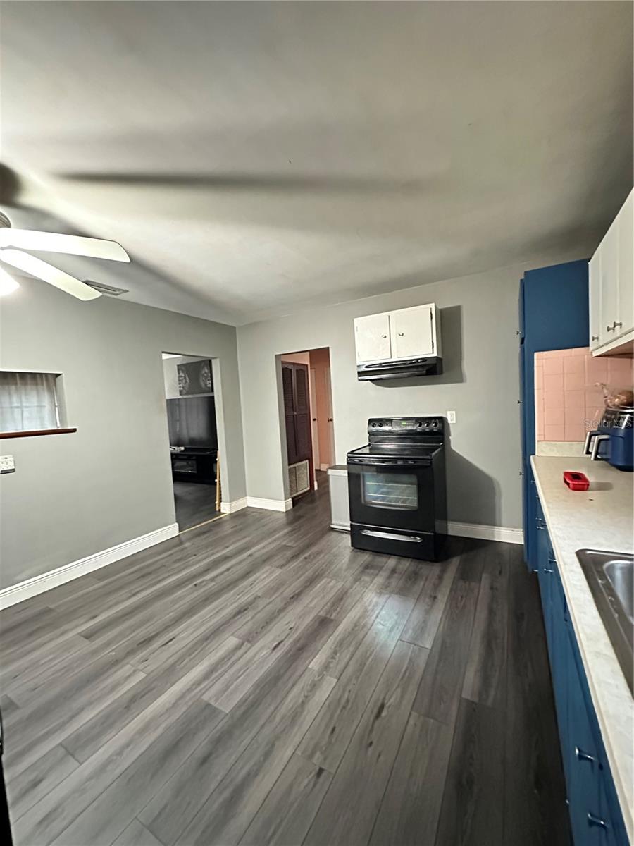 HOGLES S 01/2 BLK 67 DELAND - Residential