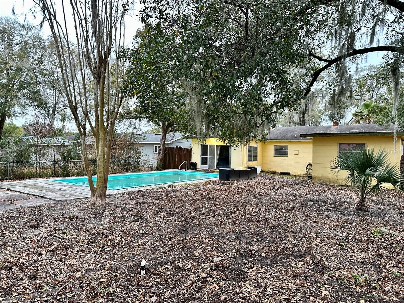 HOGLES S 01/2 BLK 67 DELAND - Residential