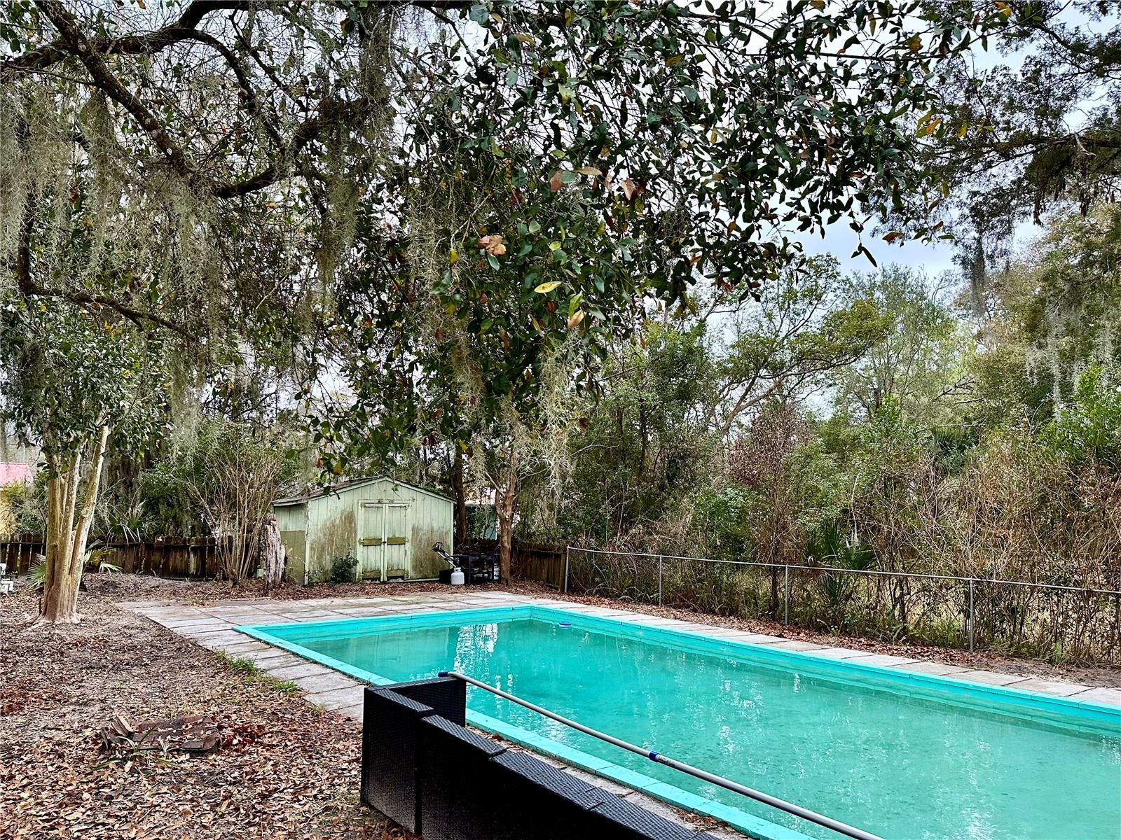 HOGLES S 01/2 BLK 67 DELAND - Residential