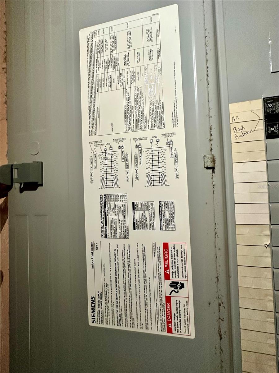 HOGLES S 01/2 BLK 67 DELAND - Residential