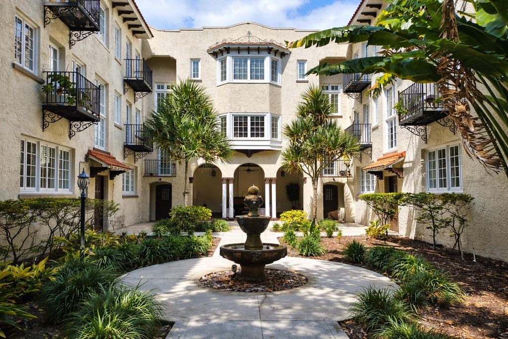 Photo of 2117 W Dekle Avenue #H1, Tampa, FL 33606 (MLS # TB8463066)