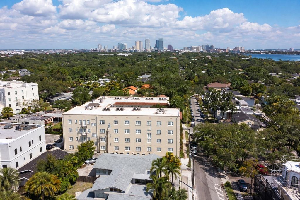 Photo of 2117 W Dekle Avenue #H1, Tampa, FL 33606 (MLS # TB8463066)