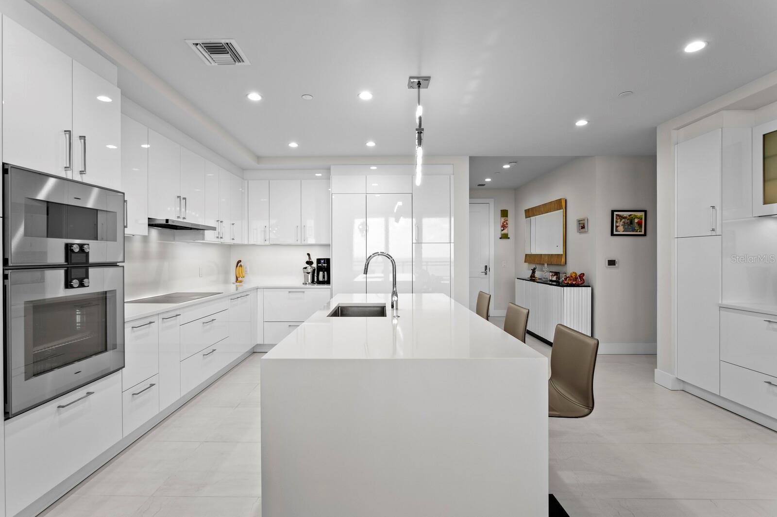 HYDE PARK HOUSE CONDOMINIUM - Residential