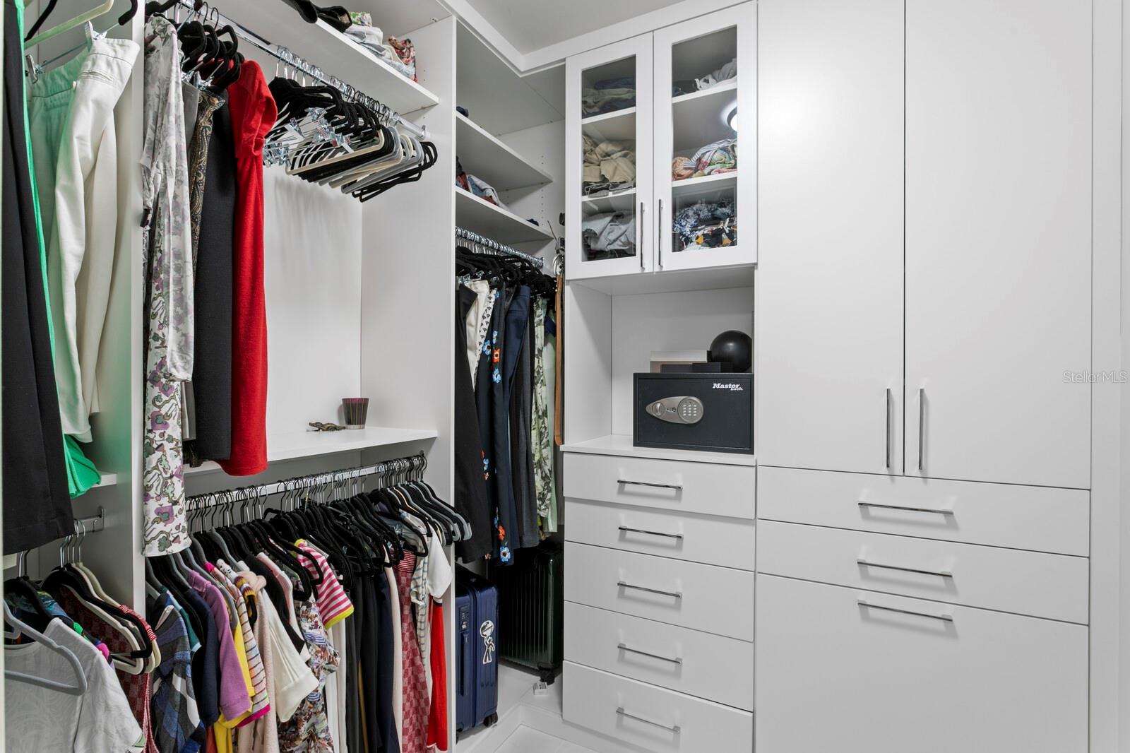 HYDE PARK HOUSE CONDOMINIUM - Residential