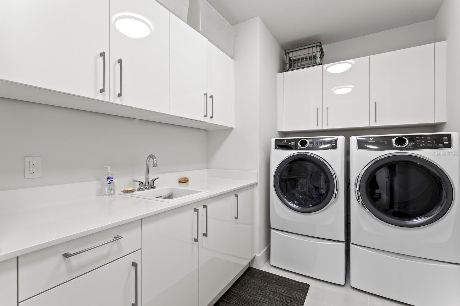 HYDE PARK HOUSE CONDOMINIUM - Residential