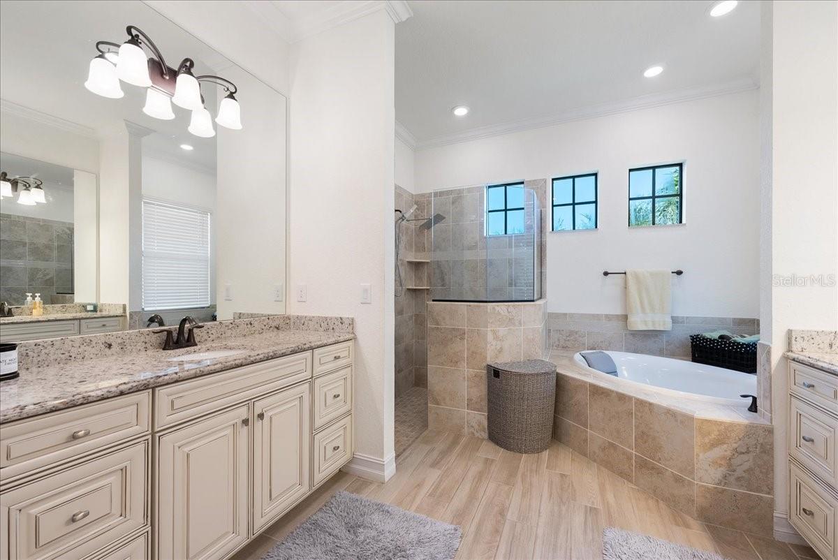 LAKEWOOD NATIONAL - Residential Lease