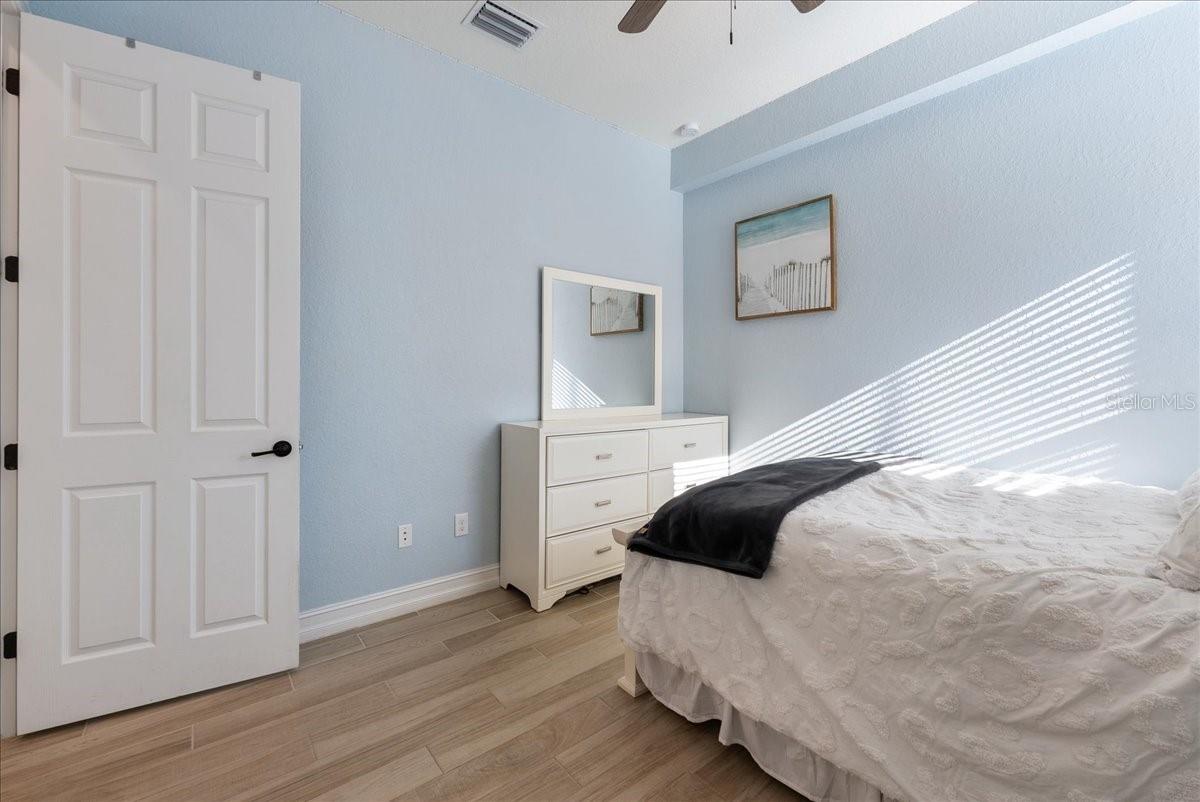 LAKEWOOD NATIONAL - Residential Lease