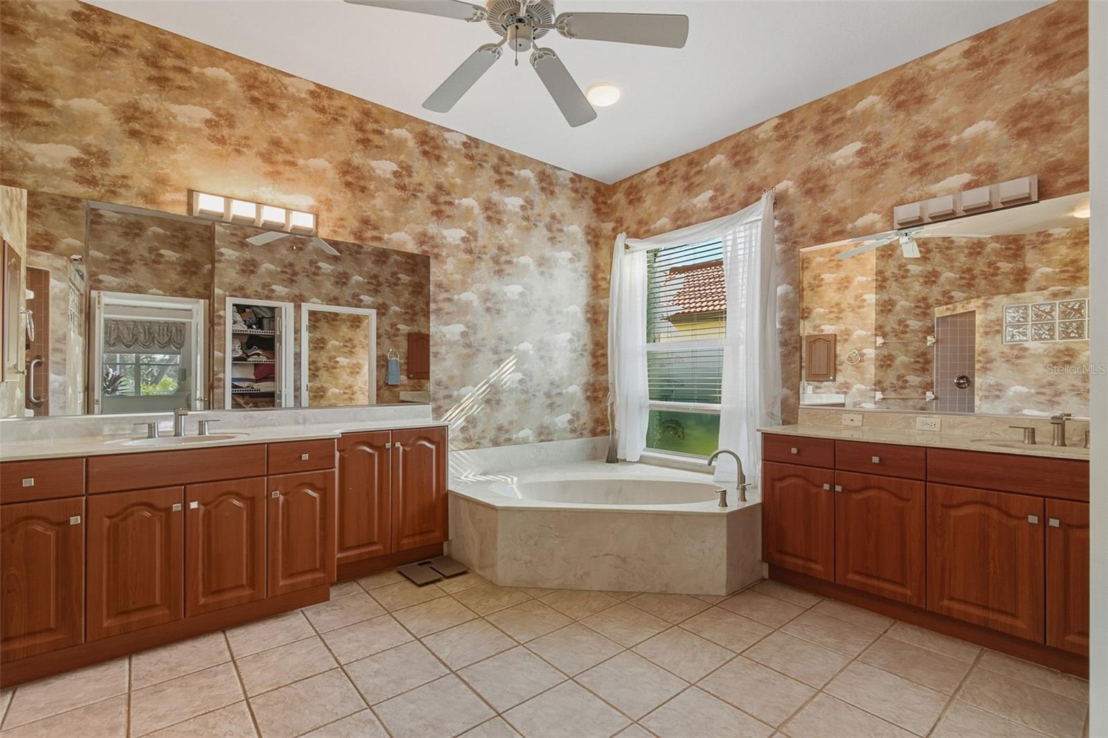 CALUSA LAKES - Residential