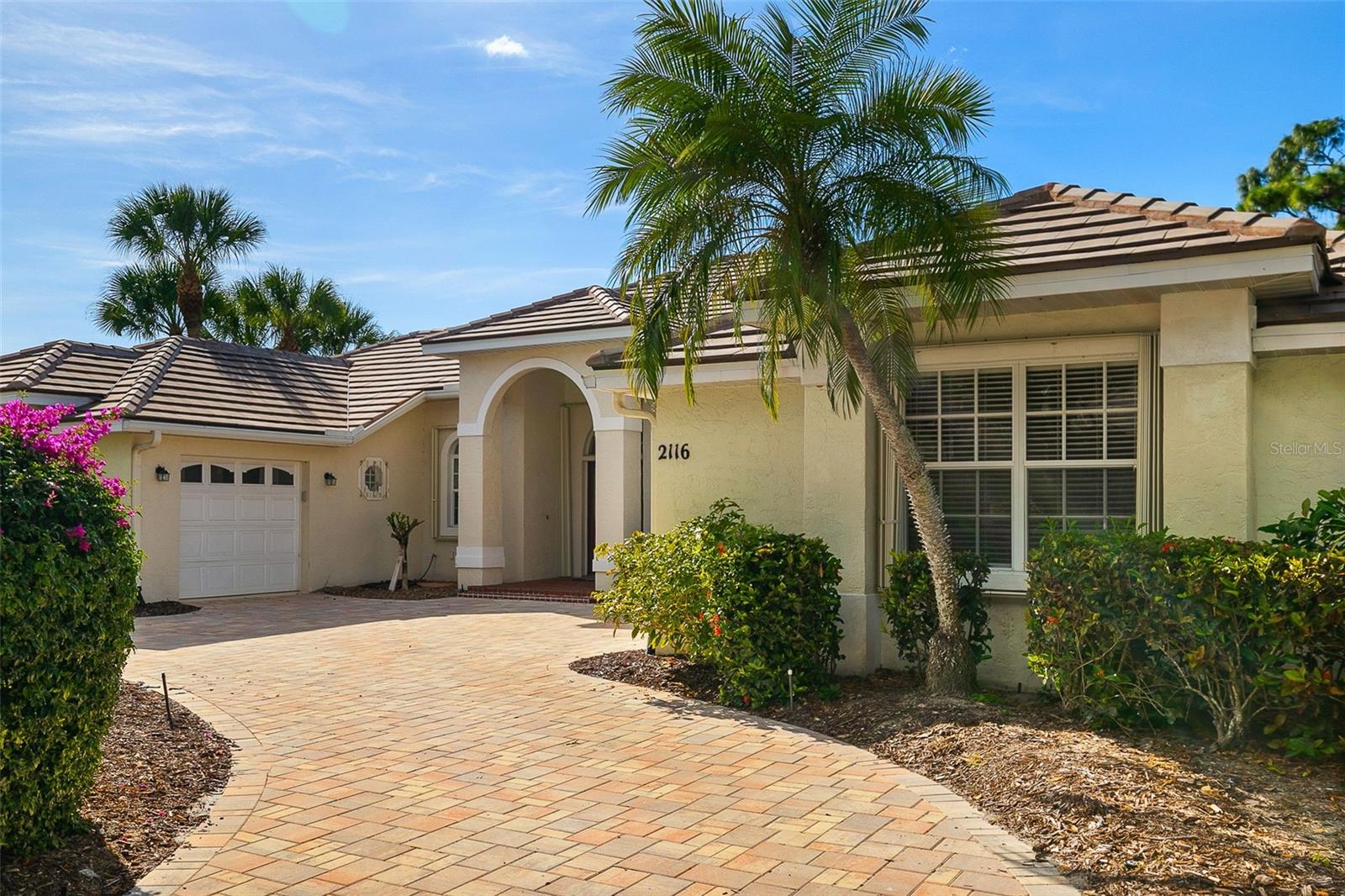 CALUSA LAKES - Residential