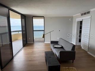 2413 BAYSHORE BOULEVARD 2001