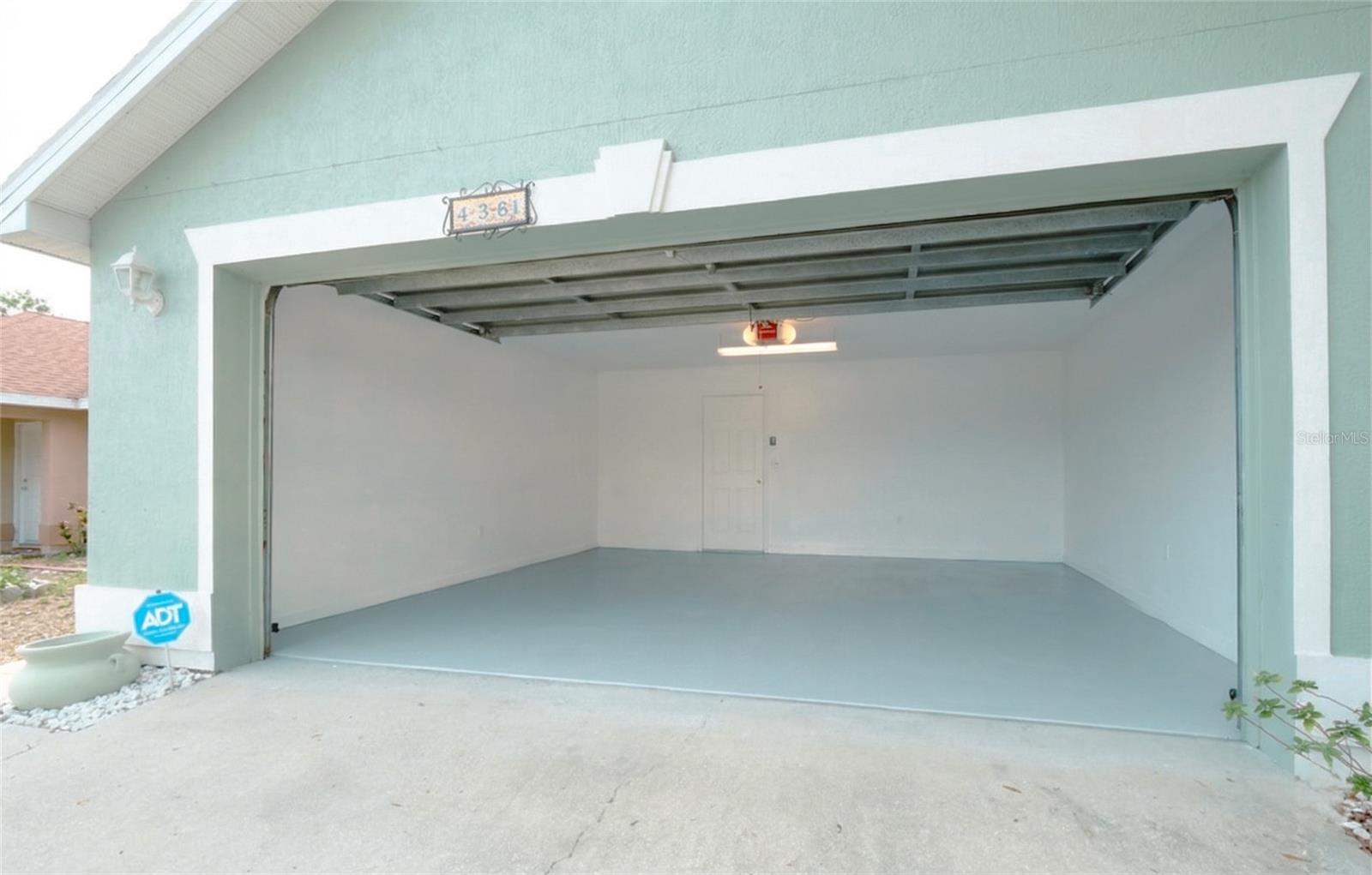 4381 CREEKSIDE BOULEVARD