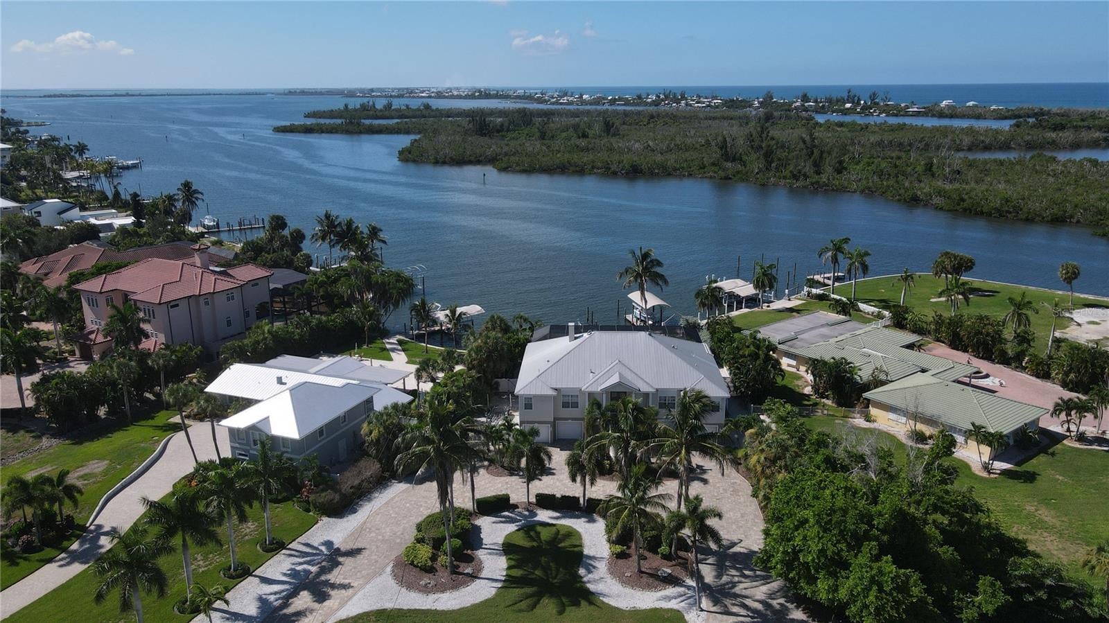 100 BUCCANEER BEND