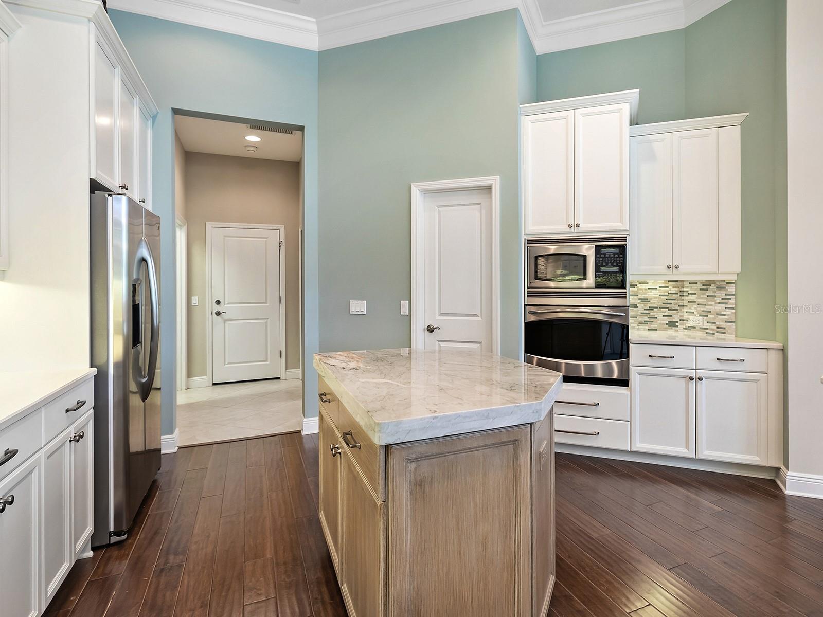 COUNTRY CLUB EAST - Residential