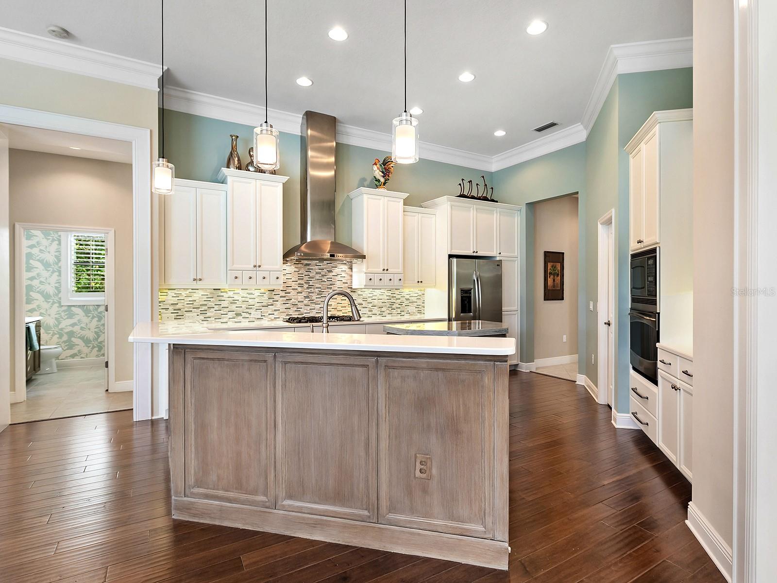 COUNTRY CLUB EAST - Residential