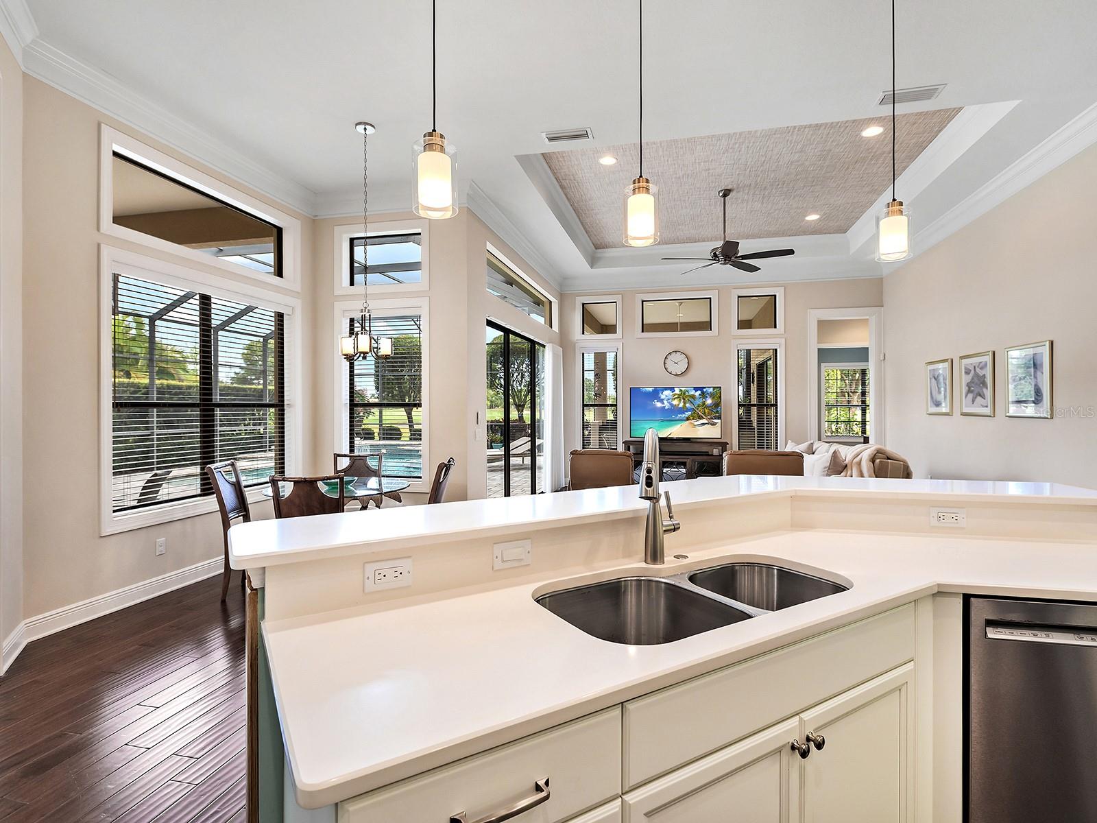 COUNTRY CLUB EAST - Residential